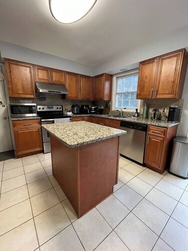 Spacious Colonial Home @ Windsor Manor Rockville