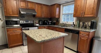 Spacious Colonial Home @ Windsor Manor Rockville