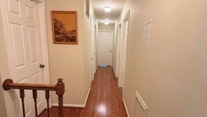 Unclassified image, 4 of 56, button - Spacious Colonial Home @ Windsor Manor Rockville (Rockville)