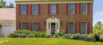 Spacious Colonial Home @ Windsor Manor Rockville