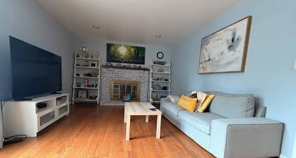 Spacious Colonial Home @ Windsor Manor Rockville