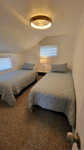 Lakefront Cottage in the Heart of Kincardine | 3 BR | 2 Baths | 2 Decks