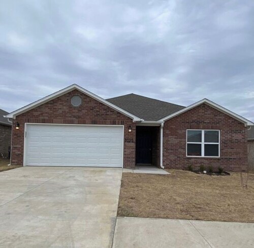 The Adeline / 2 minutes from ARCOM / sleeps 10 / Chaffee Crossing