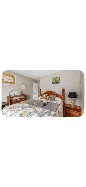 4 habitaciones, tabla de planchar con plancha, wifi y ropa de cama 
