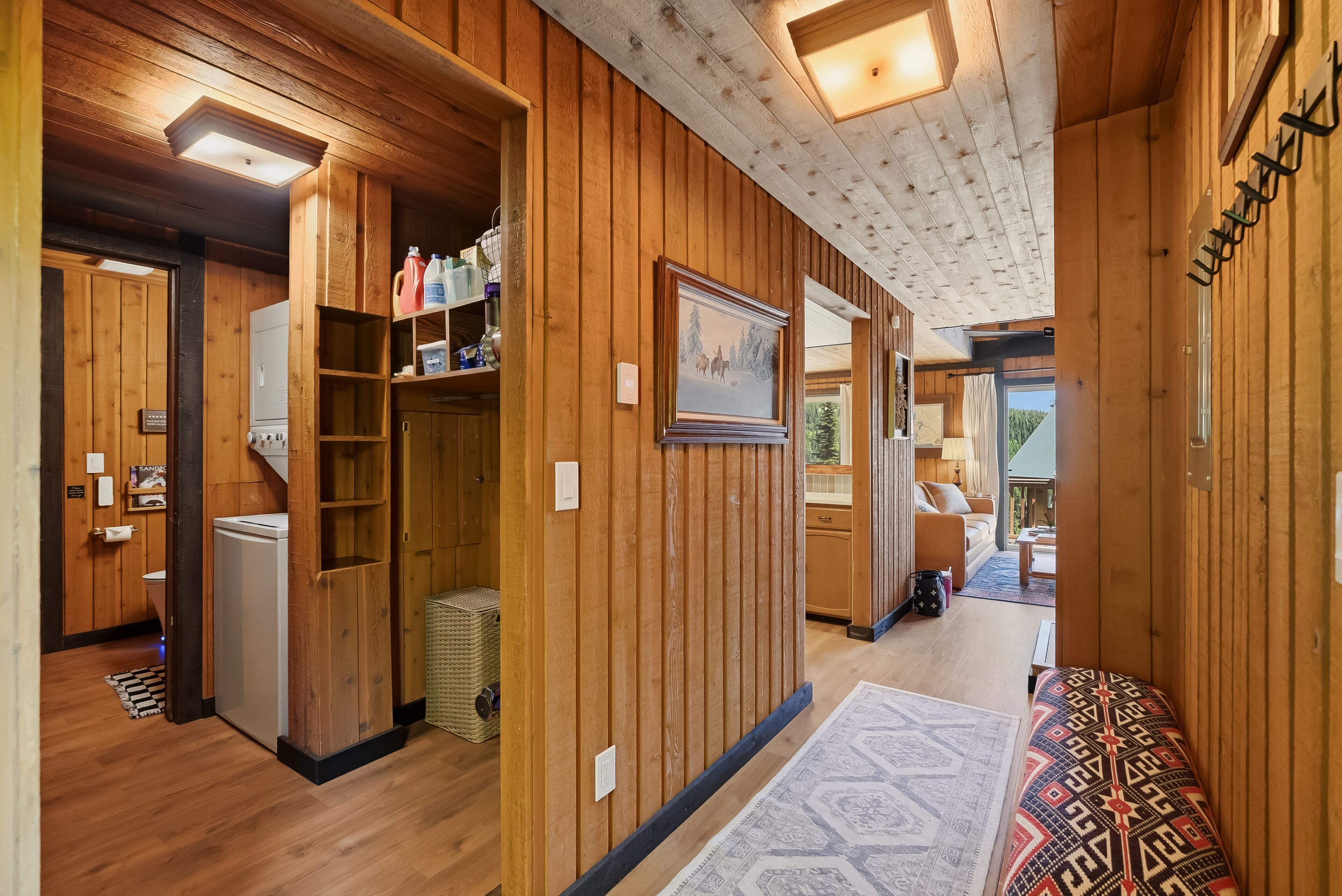 4 bedrooms, iron/ironing board, WiFi (free), bed sheets