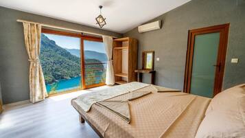 Comfort Room, Balcony, Sea View