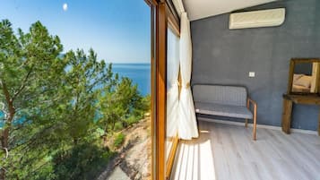 Family Bungalow, Balcony, Sea View | Interior