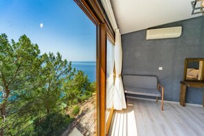 Family Bungalow, Balcony, Sea View | Interior