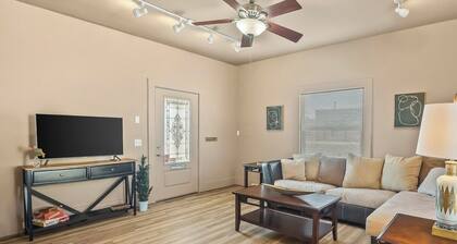 ROUTE 66 Cozy 2-bedroom Bungalow IN HISTORIC DOWNTOWN KINGMAN with AC