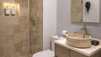 Appartamento Deluxe, patio, vista cortile | Bagno