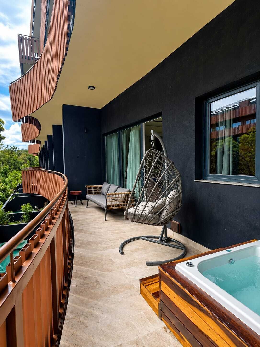 Deluxe-Apartment, 2 Schlafzimmer, Balkon, Blick auf den Innenhof | Außen-Whirlpool
