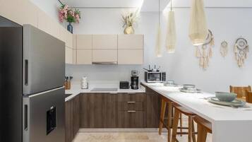 Appartamento Deluxe, 2 camere da letto, balcone, vista cortile | Cucina privata