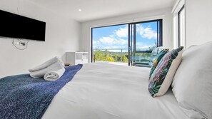 4 bedrooms, desk, iron/ironing board, travel cot