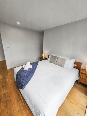 4 bedrooms, desk, iron/ironing board, travel cot