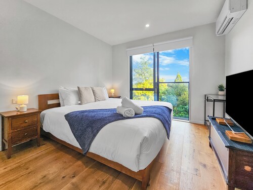 Birkenhead Bliss | Serene 4Bed Home | Quiet, Views
