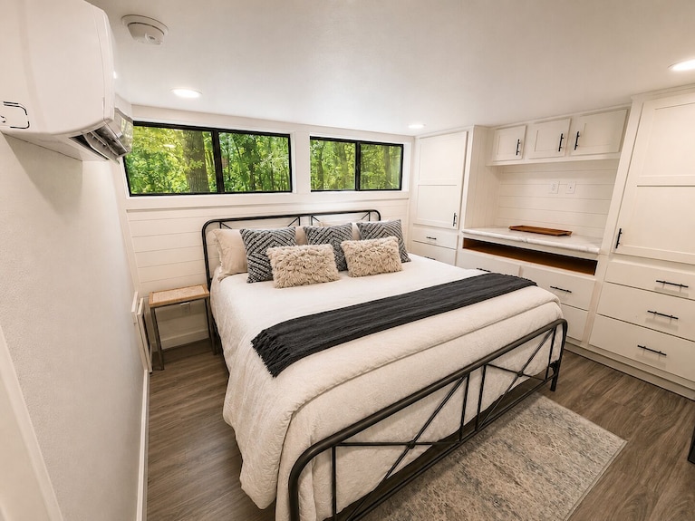 Wooded Lake Escape - The Tiny Retreat @ Paw Paws Place - Lake Texoma