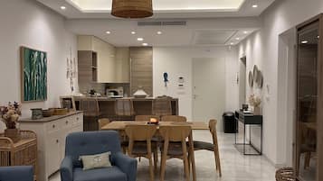 Comfort Apartment, Sea View | Dining