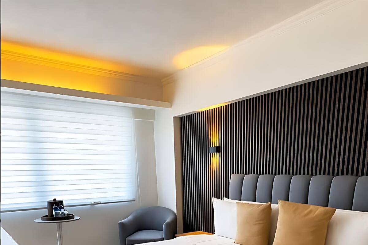Standard Room | In-room safe, desk, iron/ironing board (on request), free WiFi