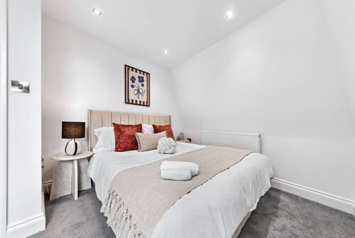Stunning 4BR | 30% OFF | Tower Hill