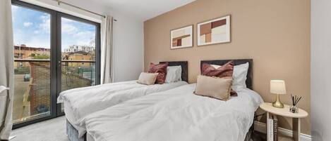 5 bedrooms, desk, iron/ironing board, WiFi