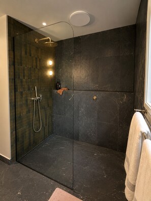 Unclassified image, 5 of 24, button - Hinterland Hideaway with Outdoor Bath: Near Noosa, Nature & Eumundi Markets (Verrierdale)