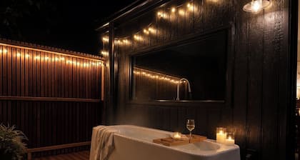 Hinterland Hideaway with Outdoor Bath: Near Noosa, Nature & Eumundi Markets