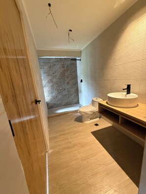 Dusche, Haartrockner, Handtücher