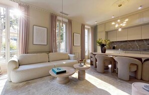 TV - AN UNFORGETTABLE STAY ON THE FRENCH RIVIERA IN THE HEART OF CANNES (Cannes)