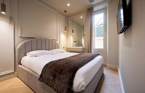 2 bedrooms, in-room safe, desk, iron/ironing board - AN UNFORGETTABLE STAY ON THE FRENCH RIVIERA IN THE HEART OF CANNES (Cannes)