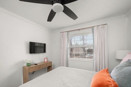3-bedroom condo conveniently located near Campus and the Square!