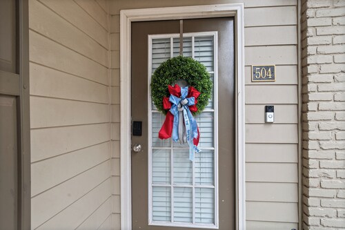 3-bedroom condo conveniently located near Campus and the Square!