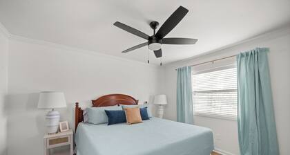 3-bedroom condo conveniently located near Campus and the Square!