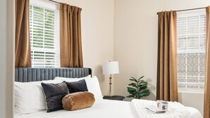 2 Schlafzimmer, Schreibtisch, Bügeleisen/Bügelbrett, WLAN