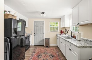 Private kitchen - Coming to the Horse Show?  Stay with us! (Aiken)