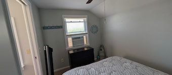 Just listed!!   Cozy 2-bedroom  lakefront cottage on Seneca Lake