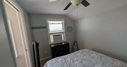 Just listed!! Cozy 2-bedroom lakefront cottage on Seneca Lake