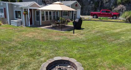 Just listed!! Cozy 2-bedroom lakefront cottage on Seneca Lake