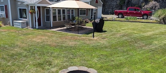 Just listed!! Cozy 2-bedroom lakefront cottage on Seneca Lake