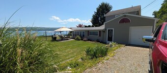 Cozy 2-bedroom  lakefront cottage on Seneca Lake. Level lot.