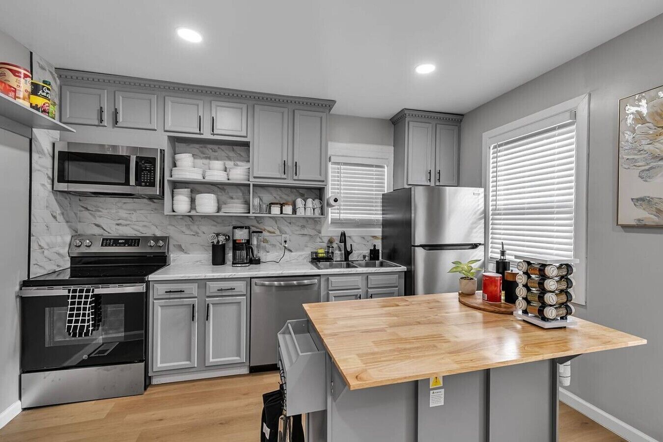 Coffee/tea maker, fridge, microwave, oven