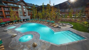 A resort with a large pool, lounge chairs, and a hot tub. - 1BR Residence at Marriott Grand Residence Club Lake Tahoe (South Lake Tahoe)