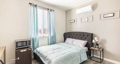 Cozy 1-bedroom studio in charming Livingston with AC