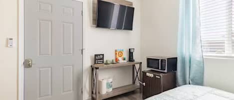1 habitación, tabla de planchar con plancha, wifi y ropa de cama