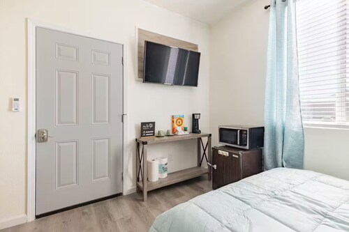 Cozy 1-bedroom studio in charming Livingston with AC