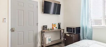 Cozy 1-bedroom studio in charming Livingston with AC