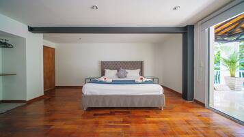 11 bedrooms, in-room safe, desk, iron/ironing board