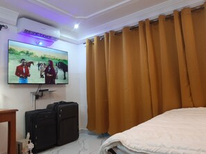 1 chambre, fer et planche à repasser, Wi-Fi gratuit, draps fournis