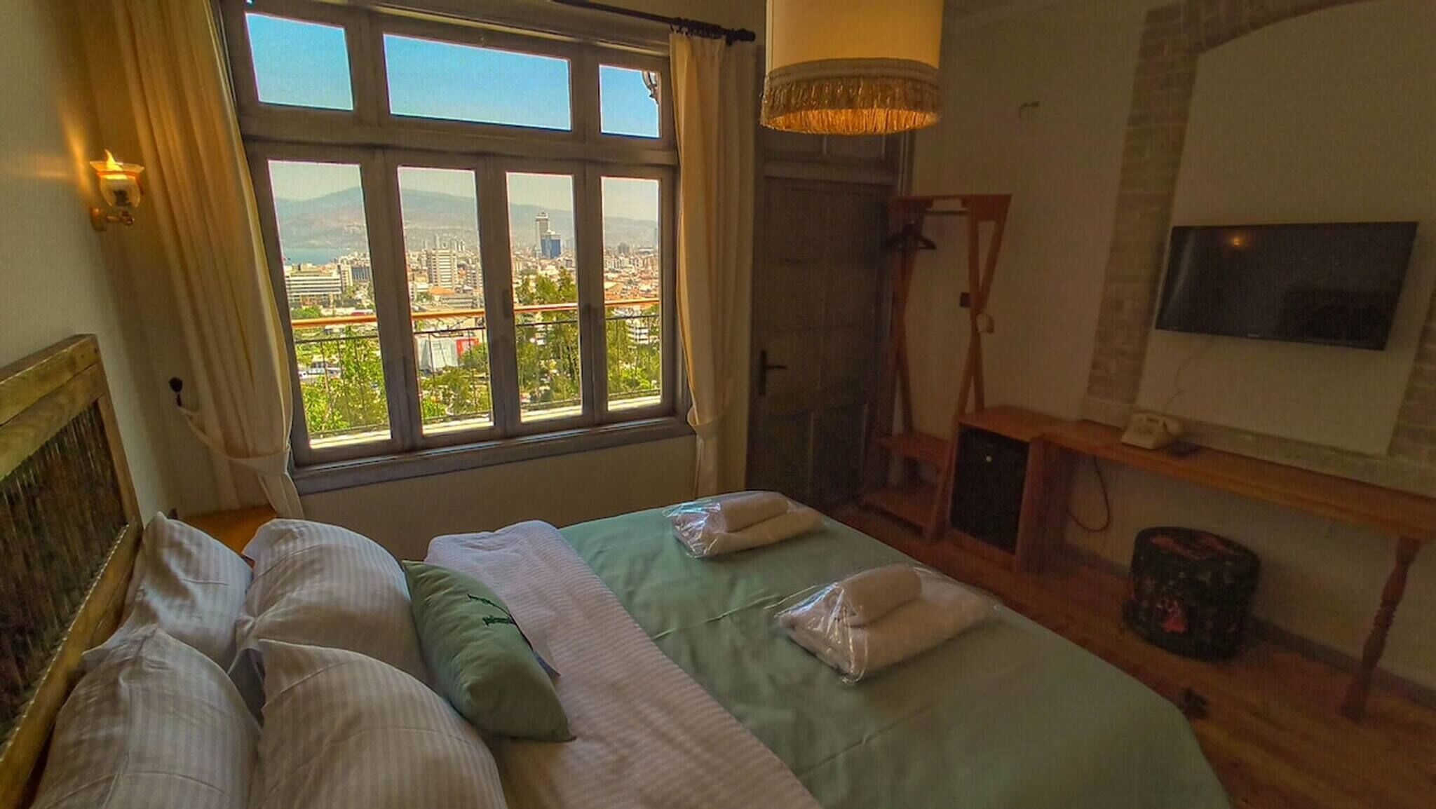 Room, 1 Bedroom, Accessible, Smoking | Room amenity