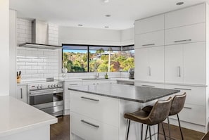 Private kitchen - Harvey Heights Retreat (Taupō)