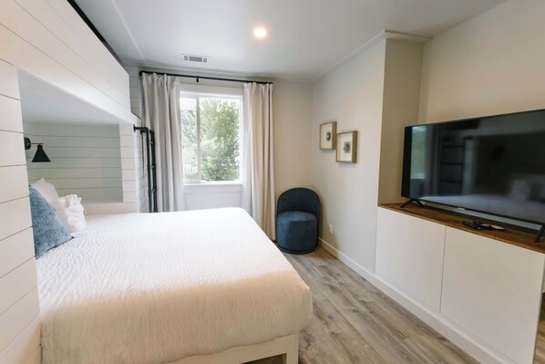 2 slaapkamers, een strijkplank/strijkijzer, wifi, beddengoed